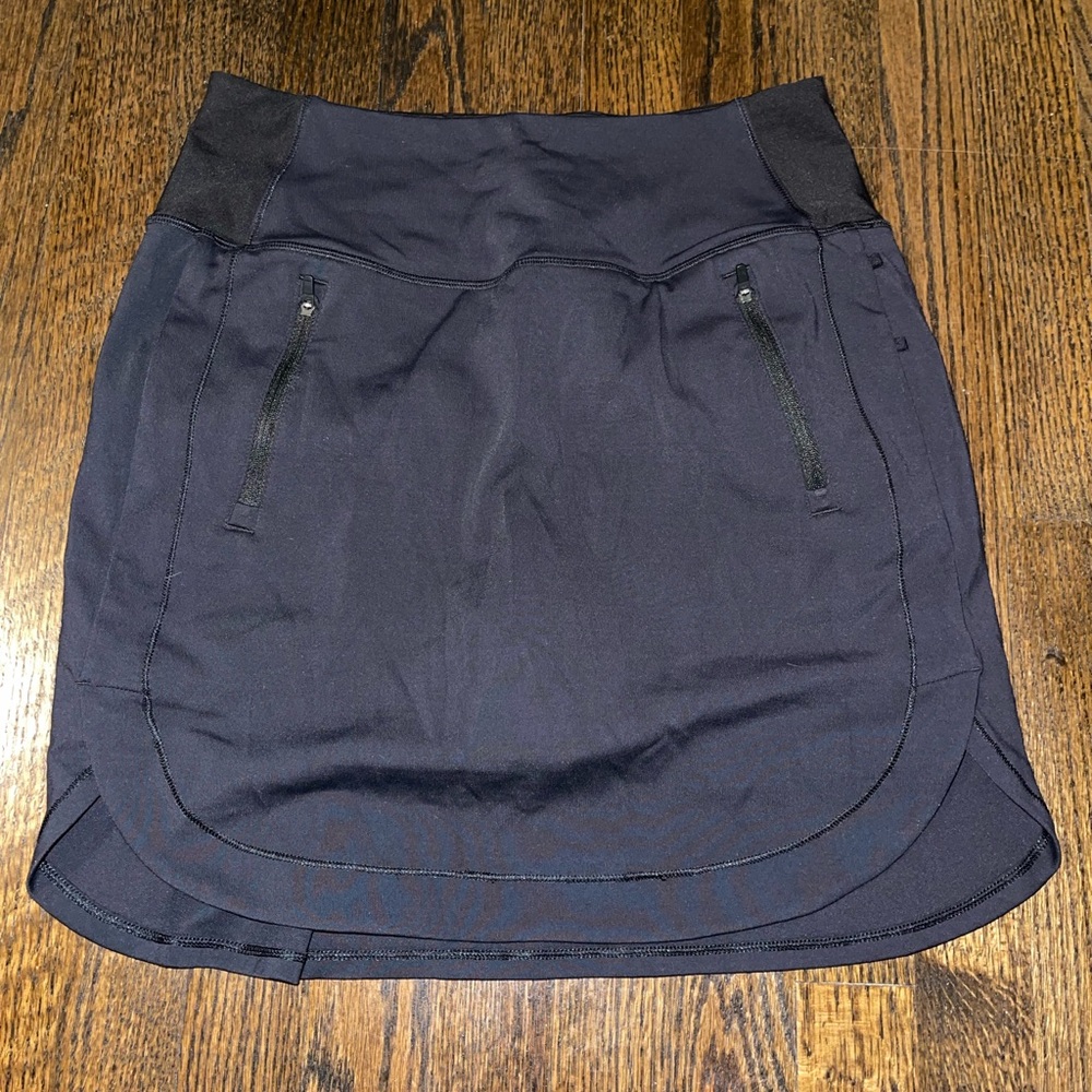 Athleta Golf Skort Fairway Black Athletic Skirt with Zipper Pockets 18” Stretchy